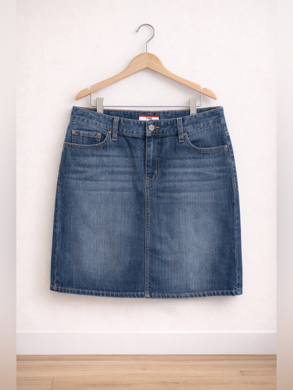 Tommy Hilfiger Denim Mini Skirt Medium Wash Casual Classic Size 6